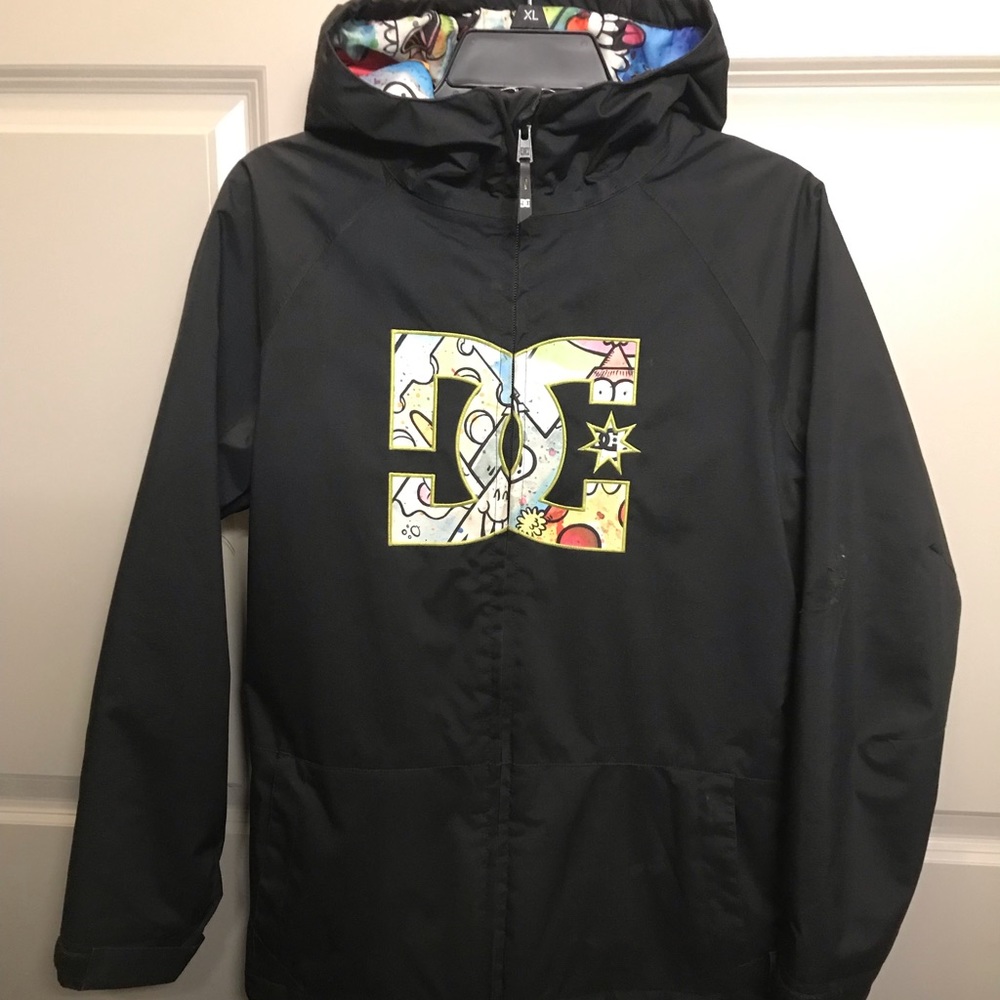 DC Shoes snowboard jacket BOYS Size 12 - Medium - gently loved and like new!